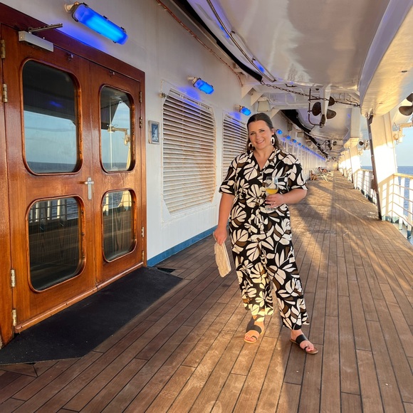 Meet your Posher, Haley - Picture 3 of 7